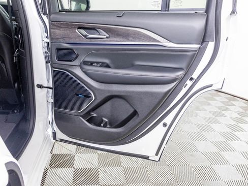 Used 2023 Jeep Grand Cherokee Overland w/ Adv Protech Group III image 40