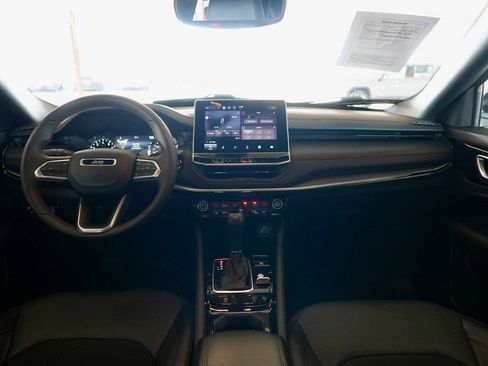 Used 2024 Jeep Compass Trailhawk image 9