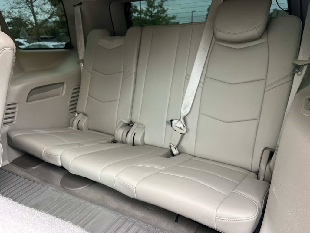 Used 2019 Cadillac Escalade Luxury RWD image 21