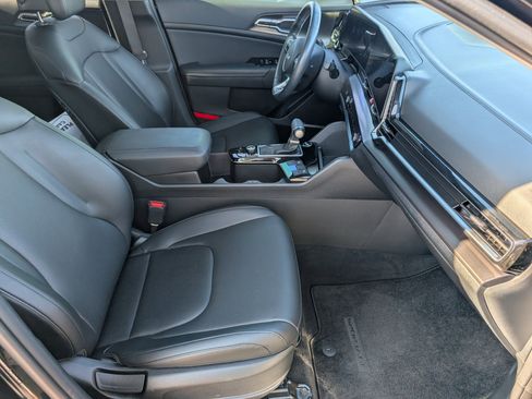 Used 2025 Kia Sportage EX w/ Premium Package image 30