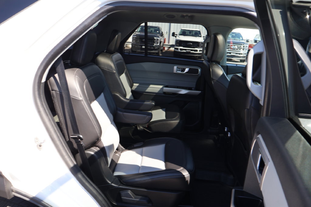 Used 2023 Ford Explorer XLT w/ Equipment Group 202A RWD image 27