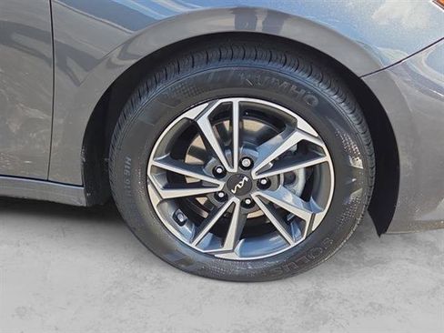 Used 2023 Kia Forte LXS w/ LXS Technology Package image 9
