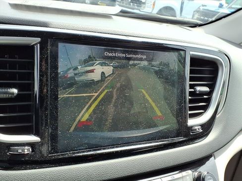 Used 2024 Chrysler Pacifica Touring-L image 14