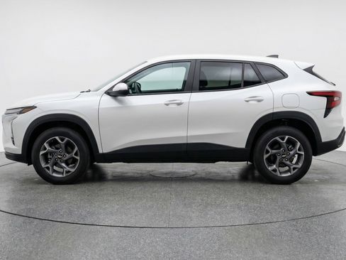 Used 2025 Chevrolet Trax LT image 5