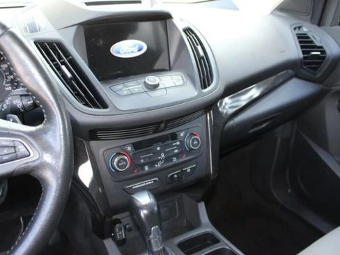 Used 2017 Ford Escape SE w/ Equipment Group 201A FWD image 11