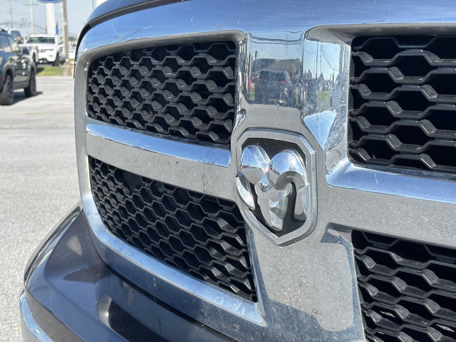 Used 2017 RAM 1500 Classic SLT AWD/4WD image 7