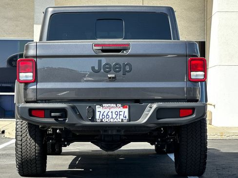 Used 2025 Jeep Gladiator Sport AWD/4WD image 5