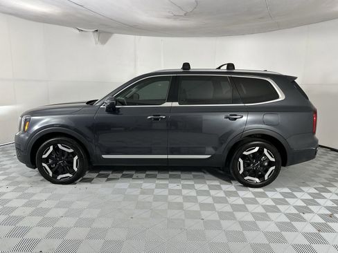 Used 2024 Kia Telluride S FWD image 5