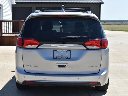 Used 2019 Chrysler Pacifica Limited FWD image 4