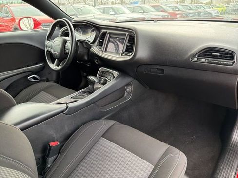 Used 2022 Dodge Challenger SXT image 29