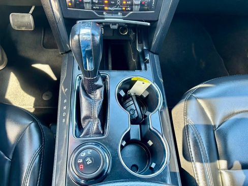 Used 2019 Ford Explorer XLT w/ Equipment Group 202A AWD/4WD image 27