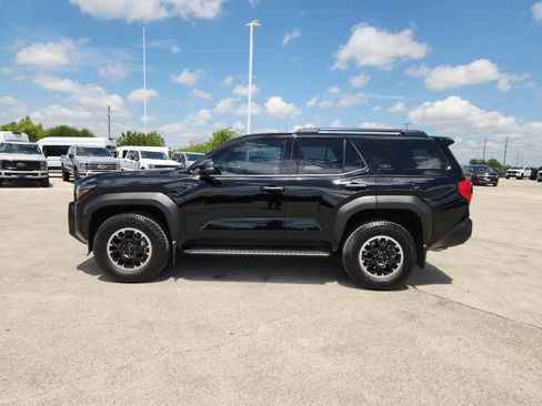 Used 2025 Toyota 4Runner TRD Off-Road Premium AWD/4WD image 4