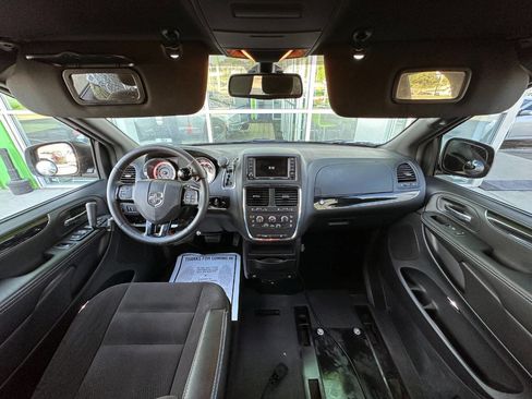Used 2019 Dodge Grand Caravan SE image 24