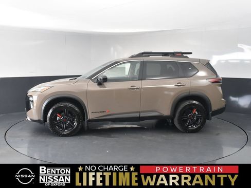 Used 2025 Nissan Rogue SV AWD/4WD image 1