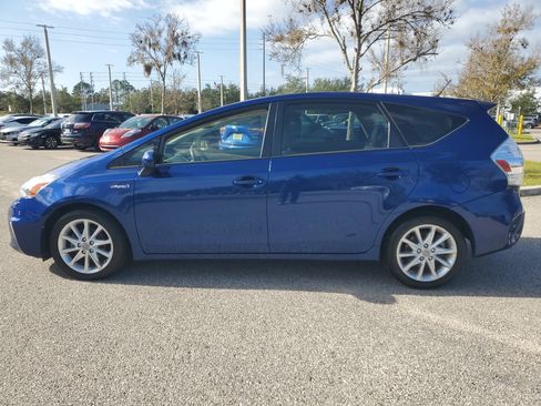 Used 2012 Toyota Prius V Five image 8