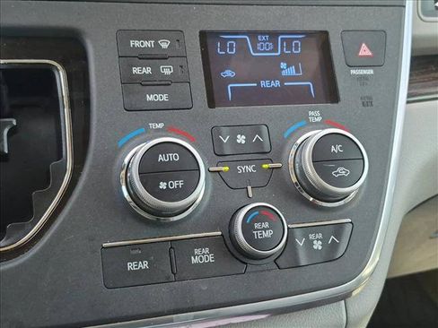 Used 2017 Toyota Sienna XLE w/ XLE Navigation Package FWD image 15