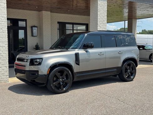 Used 2023 Land Rover Defender 110 X-Dynamic SE AWD/4WD image 4