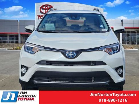 Used 2018 Toyota RAV4 Limited image 2