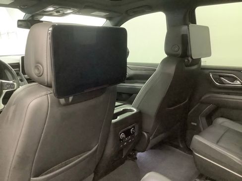 Used 2021 Chevrolet Tahoe Z71 w/ Luxury Package AWD/4WD image 9