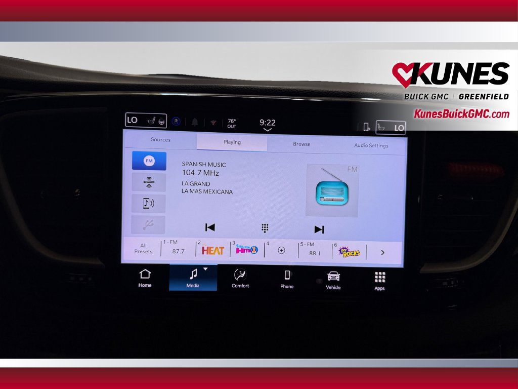 Used 2025 Chrysler Pacifica Select FWD image 26