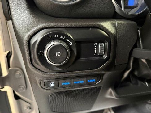 Used 2023 Jeep Wrangler Unlimited Sahara AWD/4WD image 40