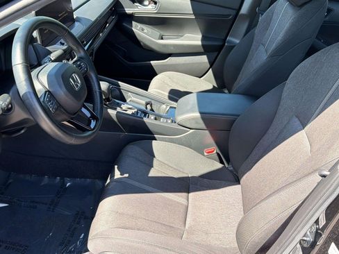 Used 2025 Honda Accord Sport image 5