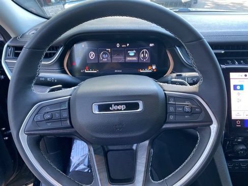 Used 2023 Jeep Grand Cherokee L Limited AWD/4WD image 9