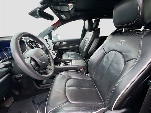 Used 2022 Chrysler Pacifica Limited w/ Uconnect Theater Family Group image 22