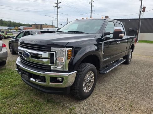 Used 2018 Ford F250 XLT w/ XLT Premium Package AWD/4WD image 1