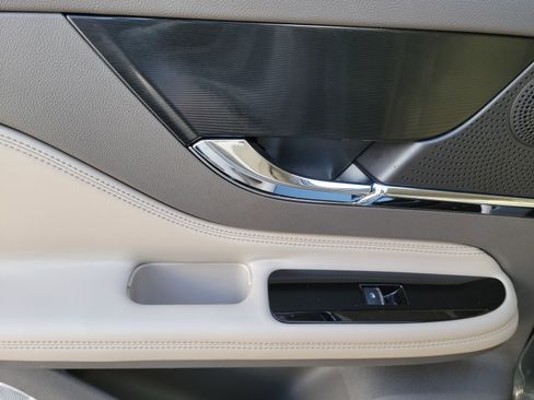 Certified 2023 Lincoln Corsair FWD image 9