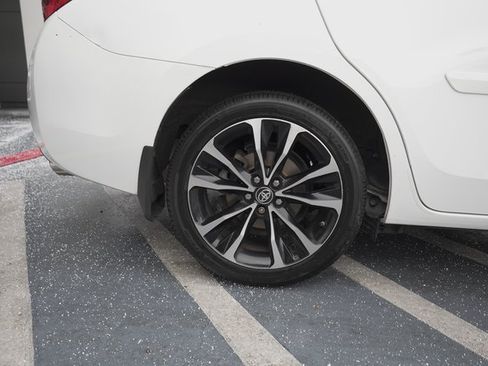 Used 2019 Toyota Corolla SE image 32