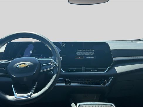 Used 2026 Chevrolet Equinox LT AWD/4WD image 9