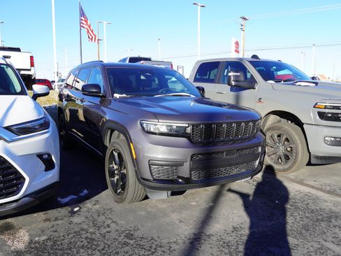 Used 2024 Jeep Grand Cherokee L Altitude image 2