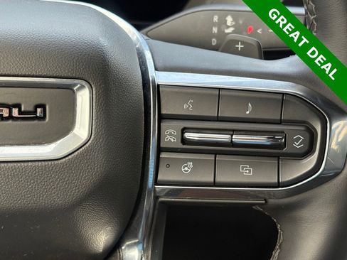 Used 2025 GMC Yukon XL Denali AWD/4WD image 22