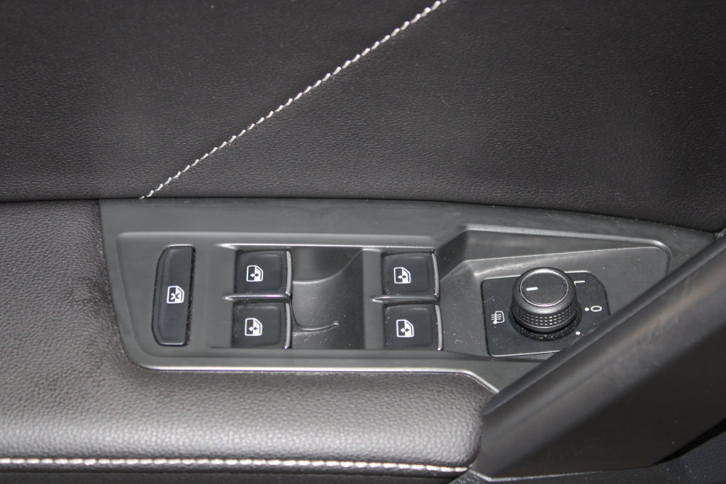 Used 2024 Volkswagen Tiguan SE R-Line AWD/4WD image 7
