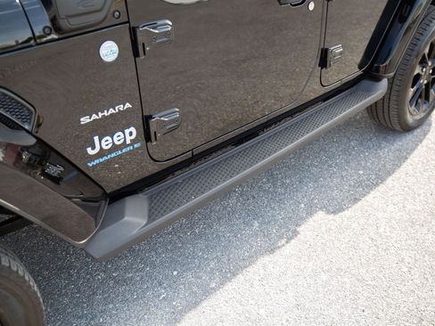 Used 2023 Jeep Wrangler Unlimited Sahara w/ Cold Weather Group AWD/4WD image 10