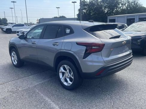 New 2026 Chevrolet Trax LS w/ LS Convenience Package FWD image 5