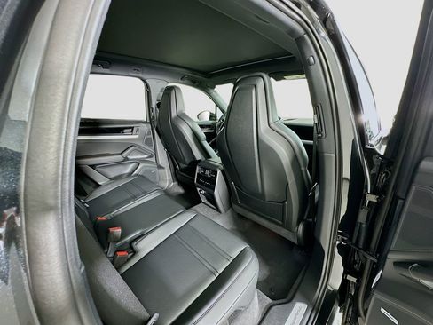 New 2025 Porsche Cayenne image 30