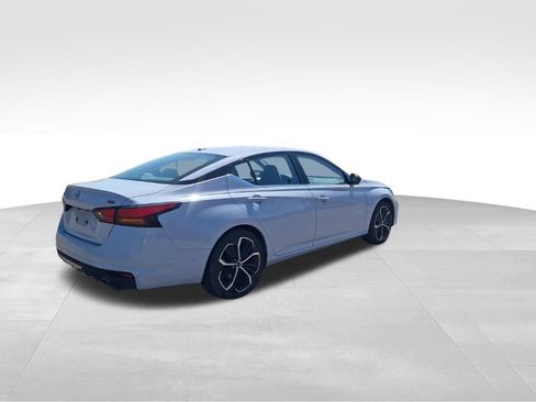 Used 2024 Nissan Altima 2.5 SR image 9