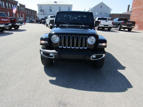 Used 2023 Jeep Gladiator Overland AWD/4WD image 8