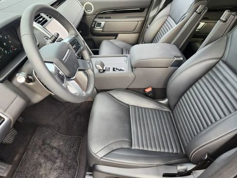 Used 2025 Land Rover Discovery S image 3