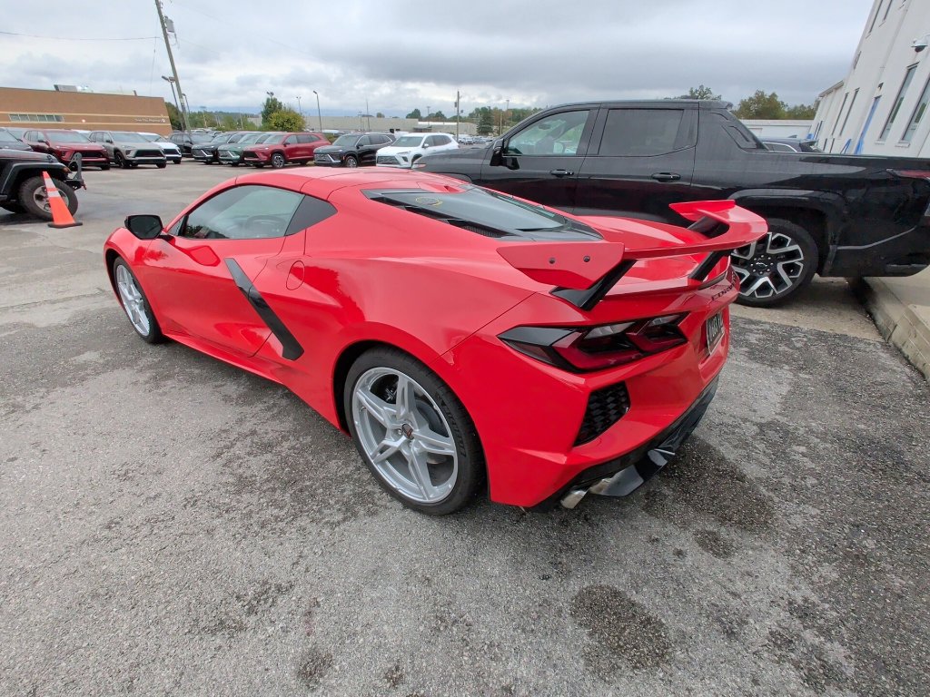 Used 2025 Chevrolet Corvette Stingray Coupe w/ 1LT RWD image 4