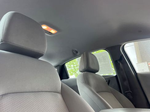 Used 2018 Chevrolet Malibu LT image 17