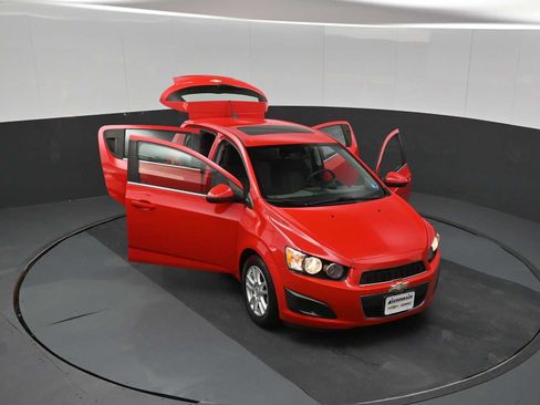 Used 2015 Chevrolet Sonic LT w/ Fun and Sun Package FWD image 18