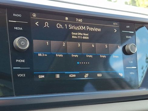 Used 2022 Volkswagen Taos SE w/ Panoramic Sunroof Package FWD image 16