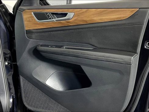 Used 2024 Volkswagen Atlas SE image 25