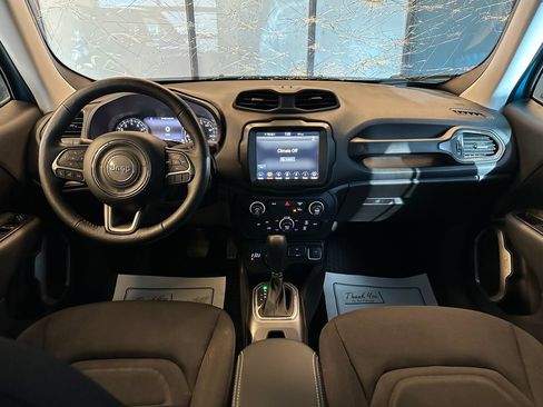 Used 2022 Jeep Renegade Latitude w/ Convenience Group AWD/4WD image 9