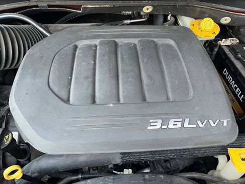 Used 2013 Chrysler Town & Country Touring image 22