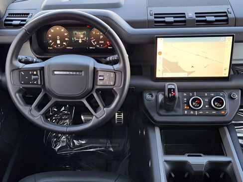 Used 2025 Land Rover Defender 110 X image 25