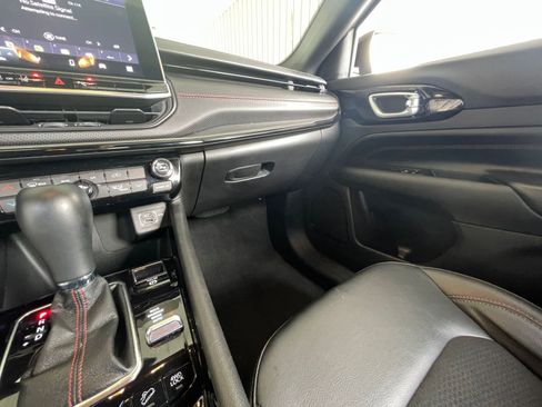 Used 2025 Jeep Compass Trailhawk image 33